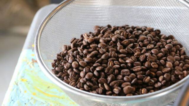 宮出珈琲園　焙煎されたコーヒー豆